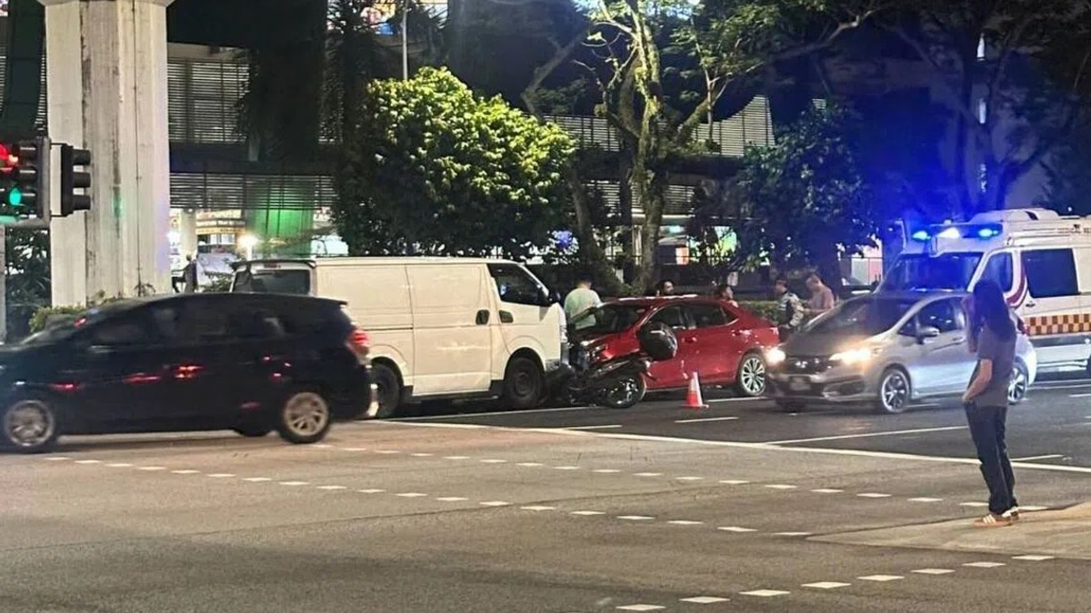 Van Driver Arrested After Bukit Panjang Crash; Drug Driving Suspected